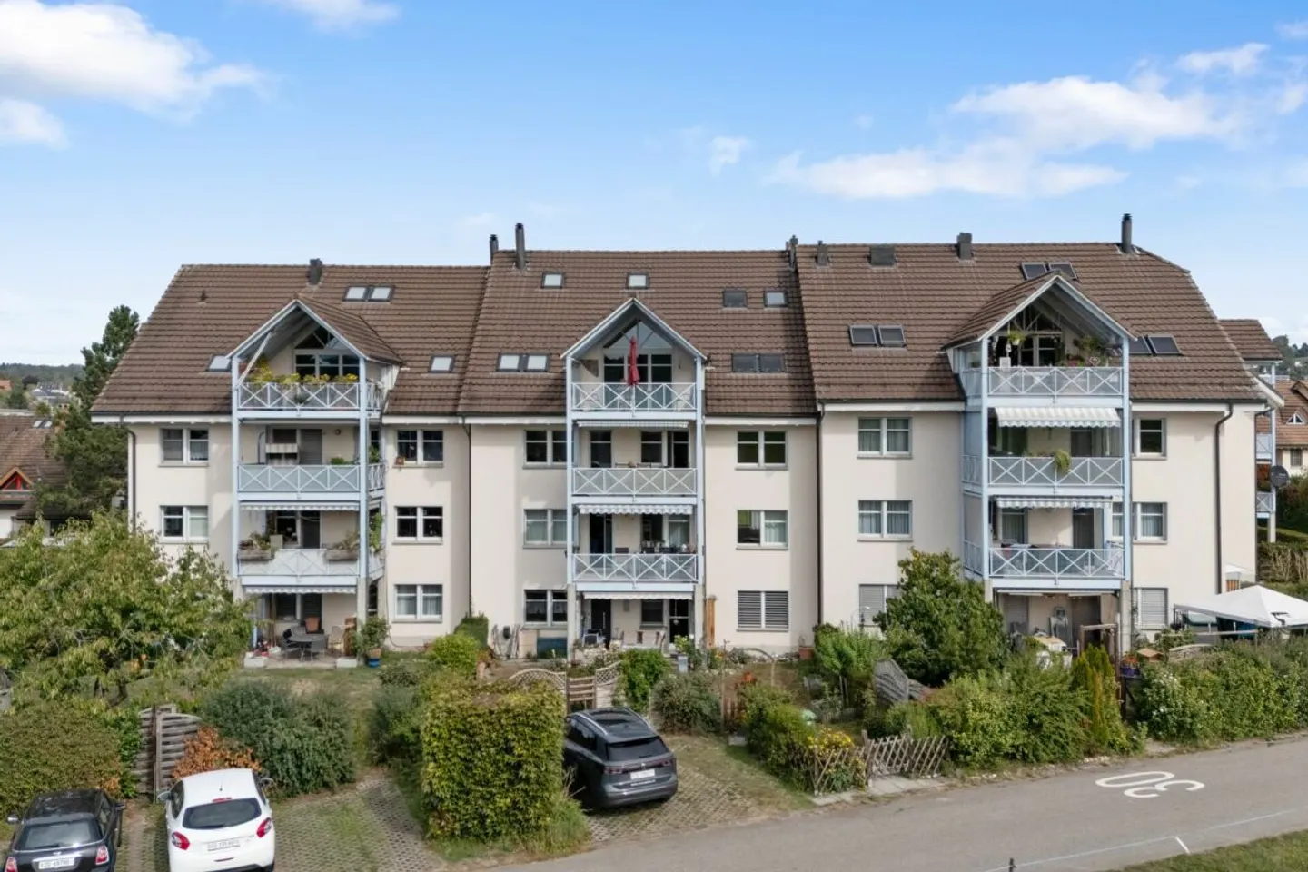 Appartement 3.5 pièces bien entretenu avec balcon ensoleillé et vue sur la verdure - Photo 2 sur 13