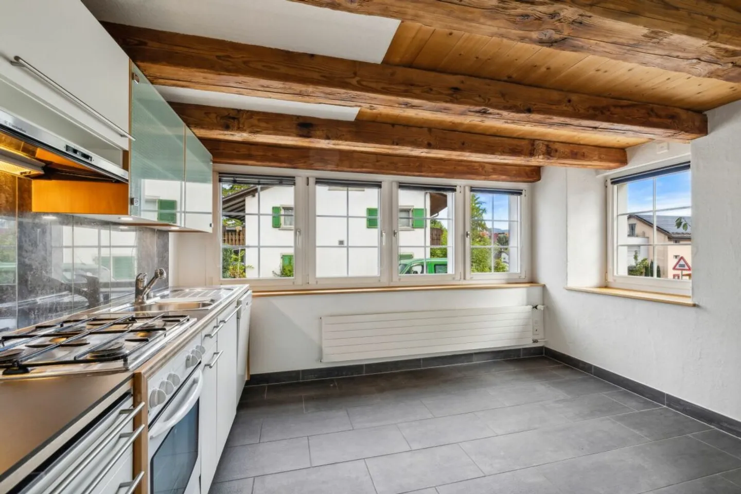 Zentral gelegenes Bijou in ruhigem Quartier zum Verlieben! - Photo 2 of 13