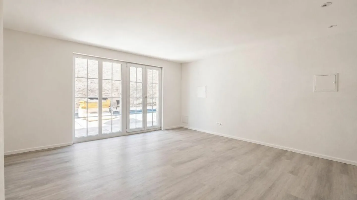 Spacious Terrace Apartment in the Town Center - Photo 5 of 8