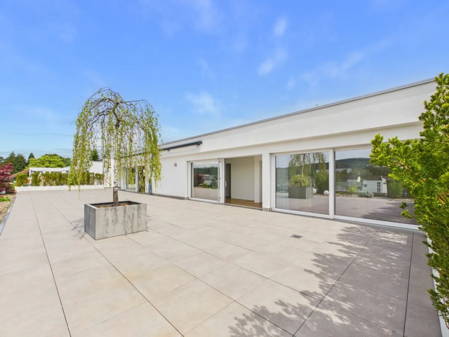 Exclusive penthouse apartment with various extras such as huge terrace and oversized parking spaces, etc. - Photo 1 of 13