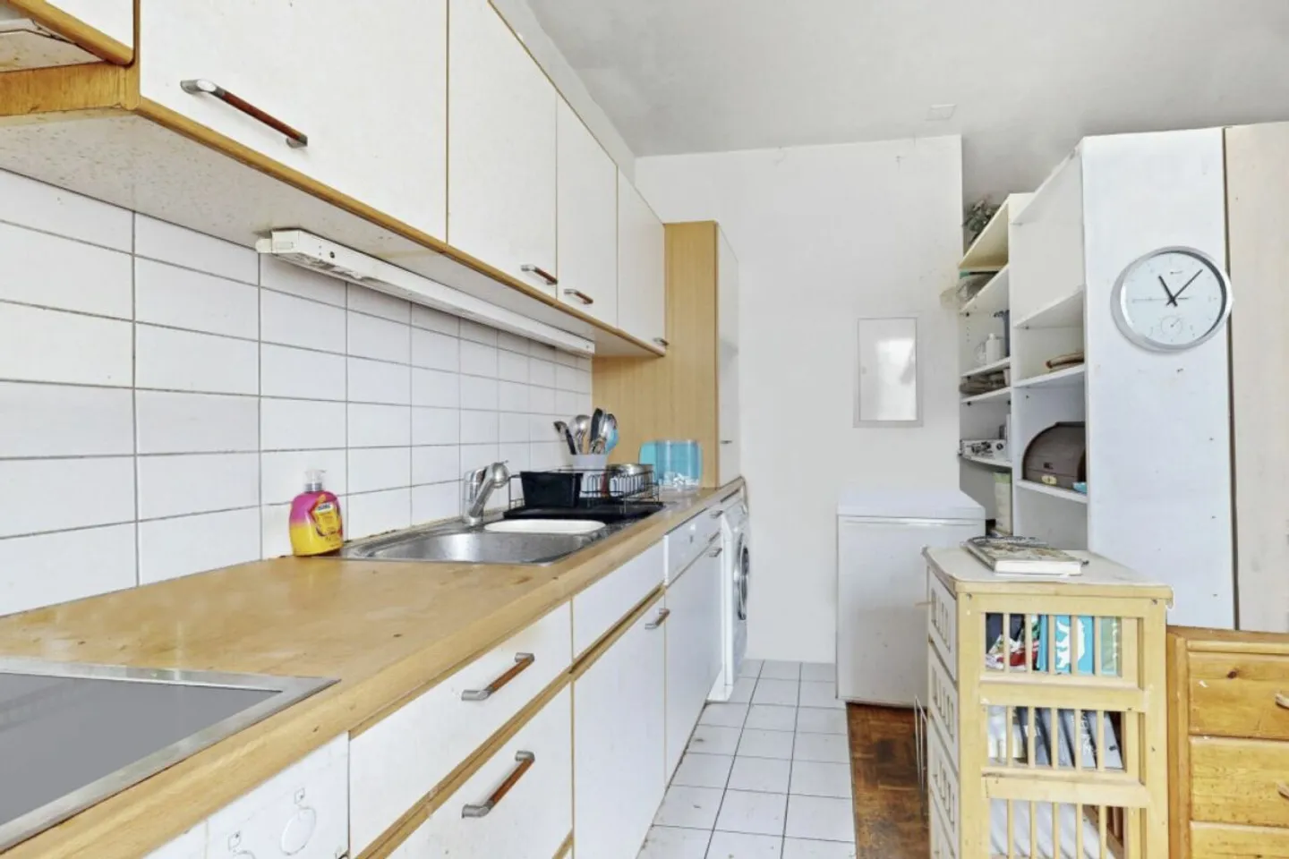 Affordable condominium with terrace and outdoor parking space - Photo 2 of 13