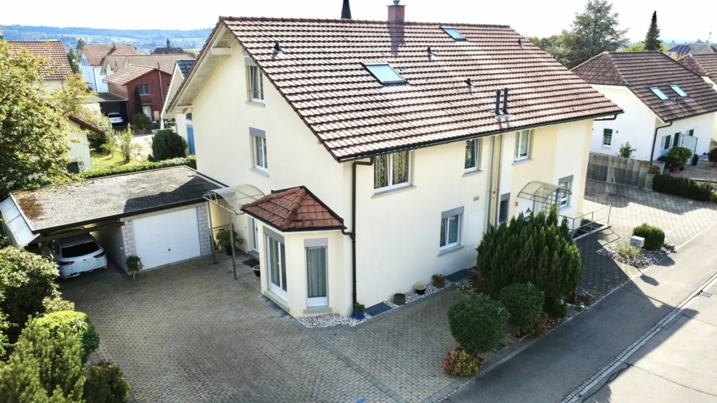 Grosszügiges 7.5-Zimmer Doppel-Einfamilienhaus in Bellach! - Foto 12 di 13