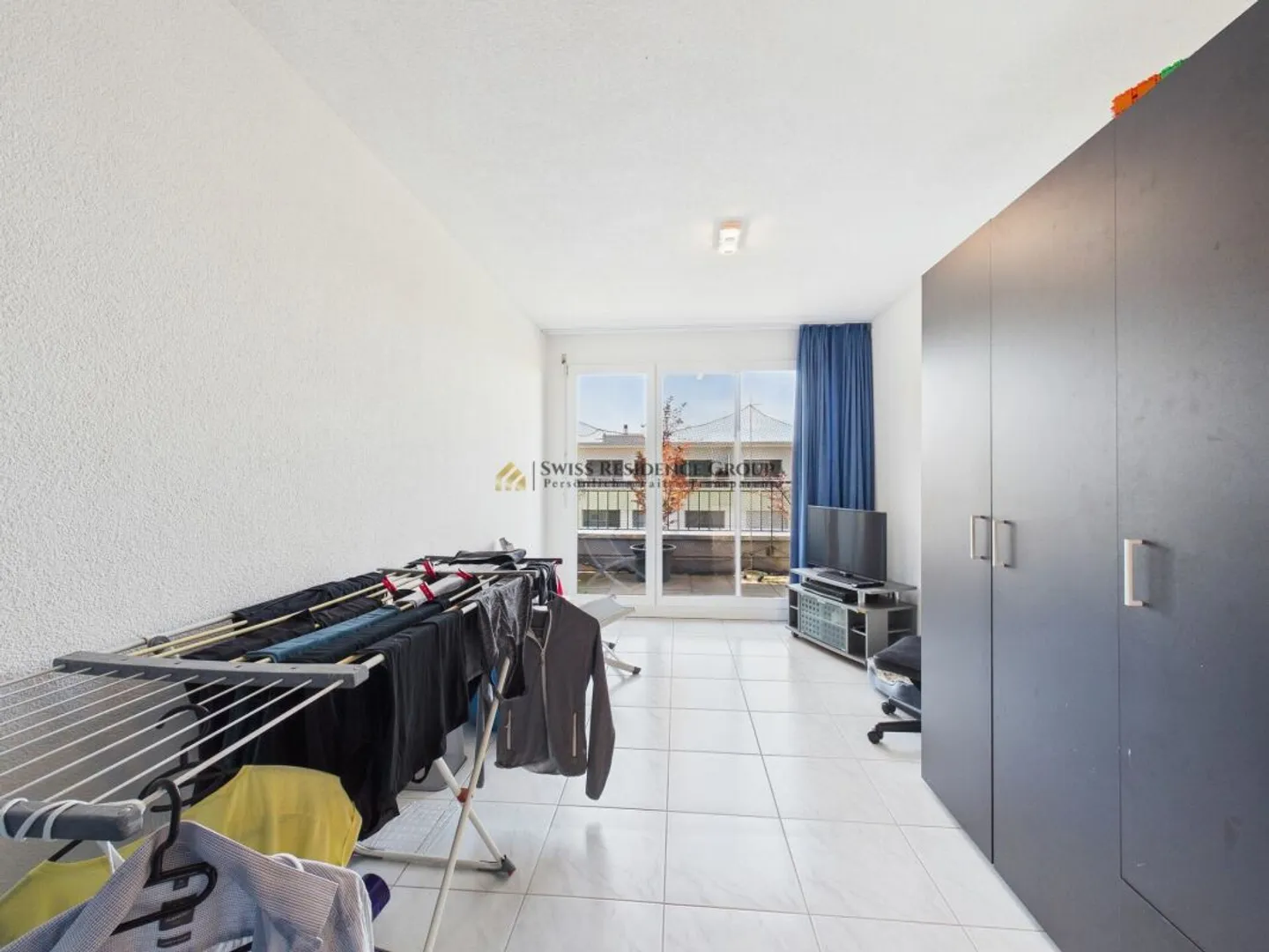 Bright penthouse apartment with a beautiful view of mountains and lake - Photo 11 of 13