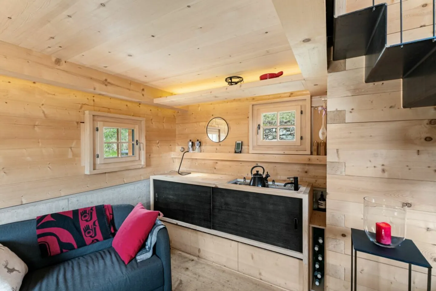 Exclusive Mountain Retreat with Breathtaking View - Photo 5 of 13