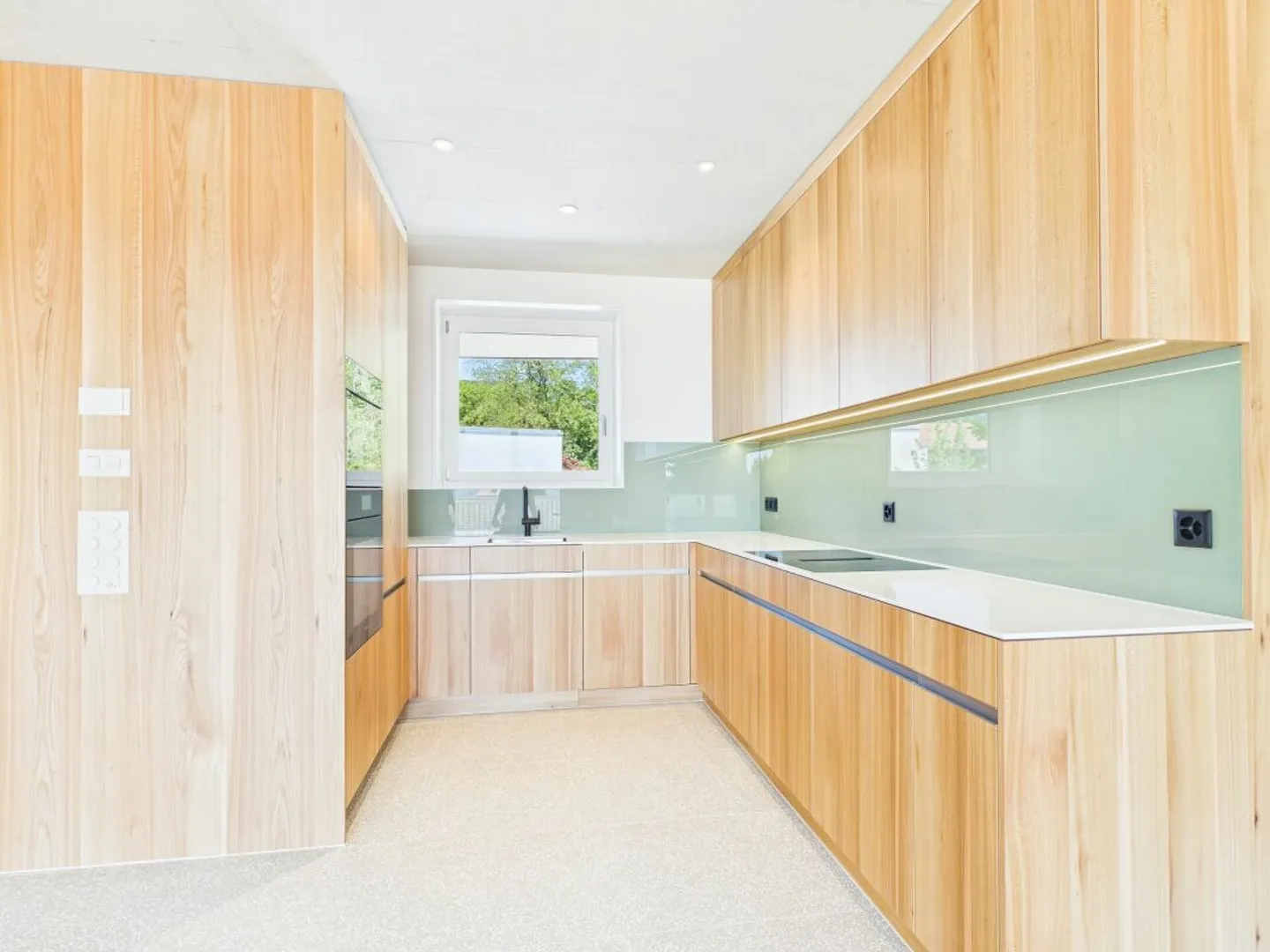 Moderne 4.5-Zimmer-Wohnung mit Weitsicht über Aarau - Foto 3 von 13