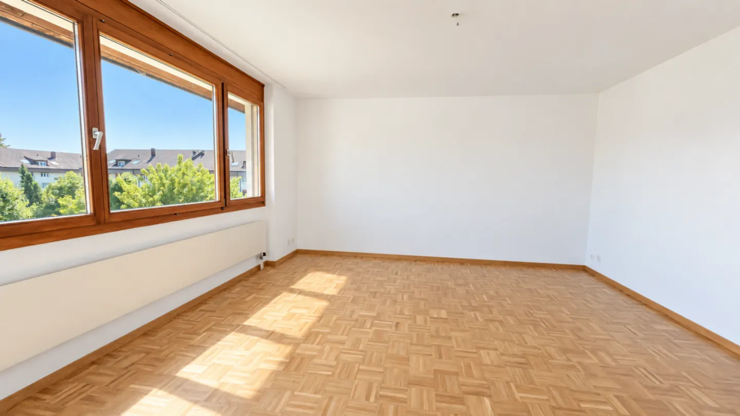 Large Renovated 5.0 Apartment with Large Playground - Photo 5 of 13