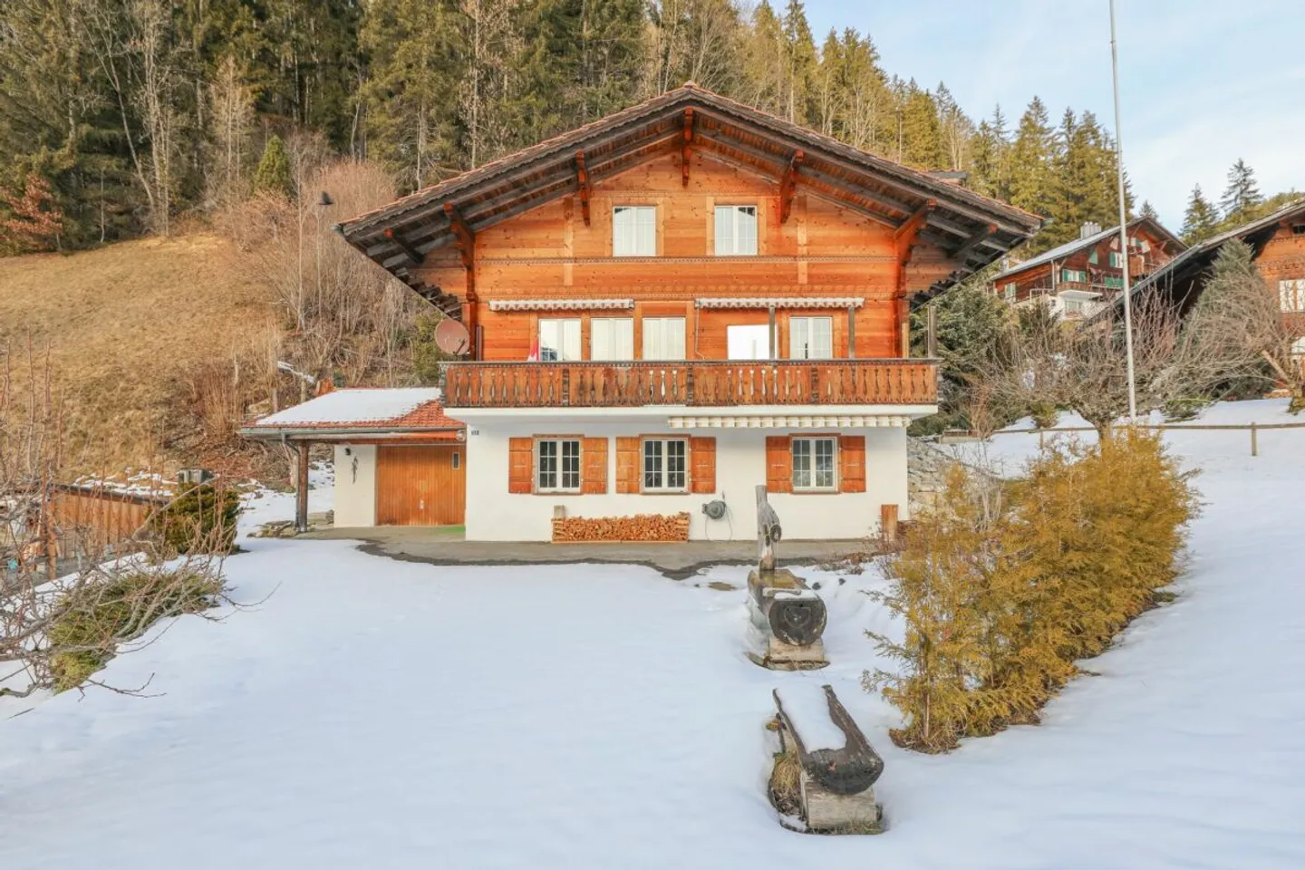 Chalet confortable et rustique avec garages et abri de jardin - Photo 1 sur 9