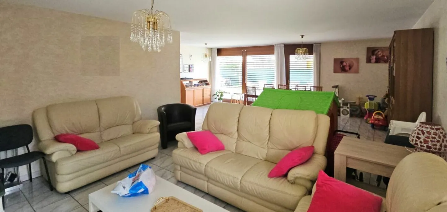 BEAUTIFUL AND LARGE INDEPENDENT HOUSE - Photo 8 of 13