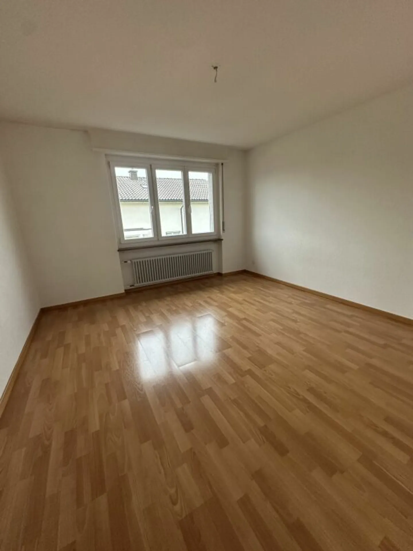 In affitto un bel appartamento di 4,5 locali con balcone, in un quartiere tranquillo - Foto 7 di 7