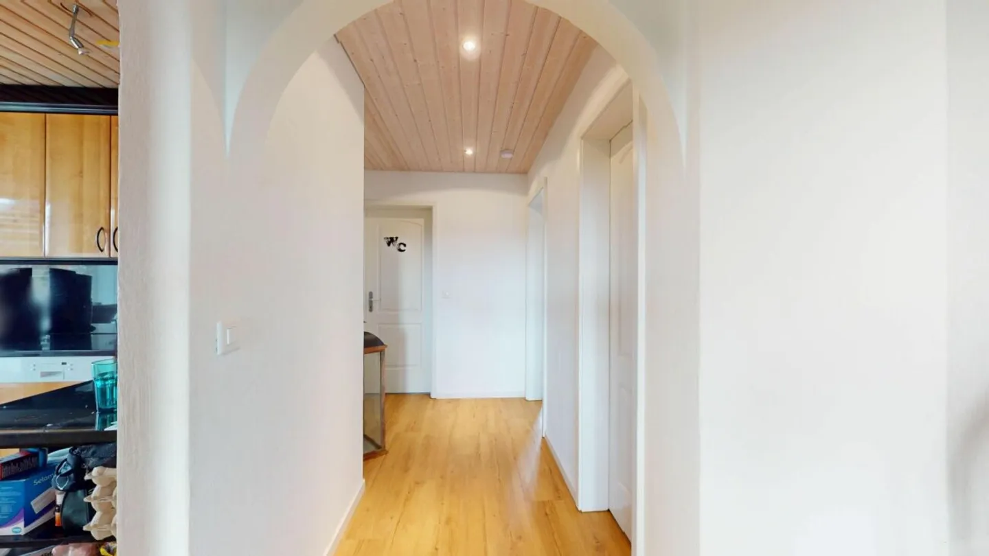 Appartement moderne de 4,5 pièces avec piscine, court de tennis et finitions de haute qualité - Photo 5 sur 8