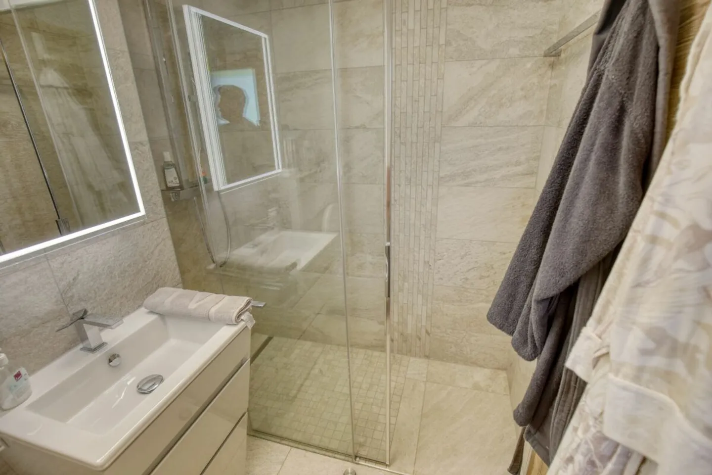 Luxury 4.5-room apartment in very good condition for sale in Haute-Nendaz. - Photo 4 of 13