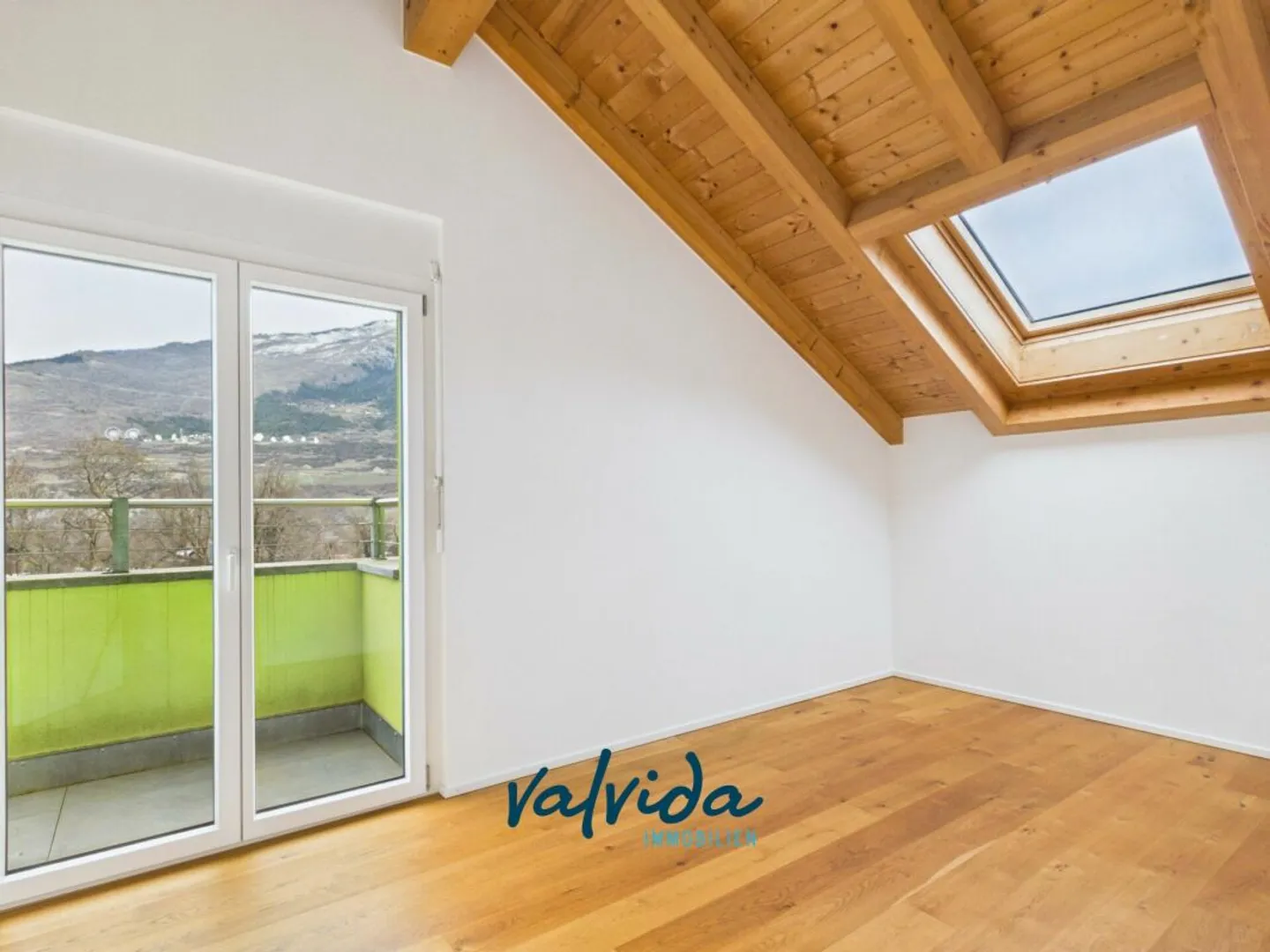 Living above the rooftops - comfort and privacy combined - Photo 5 of 9