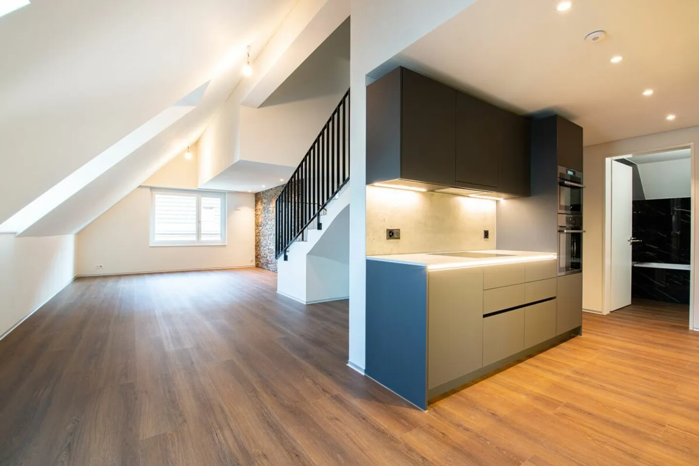 Penthouse élégant à Nänikon - Photo 2 sur 11