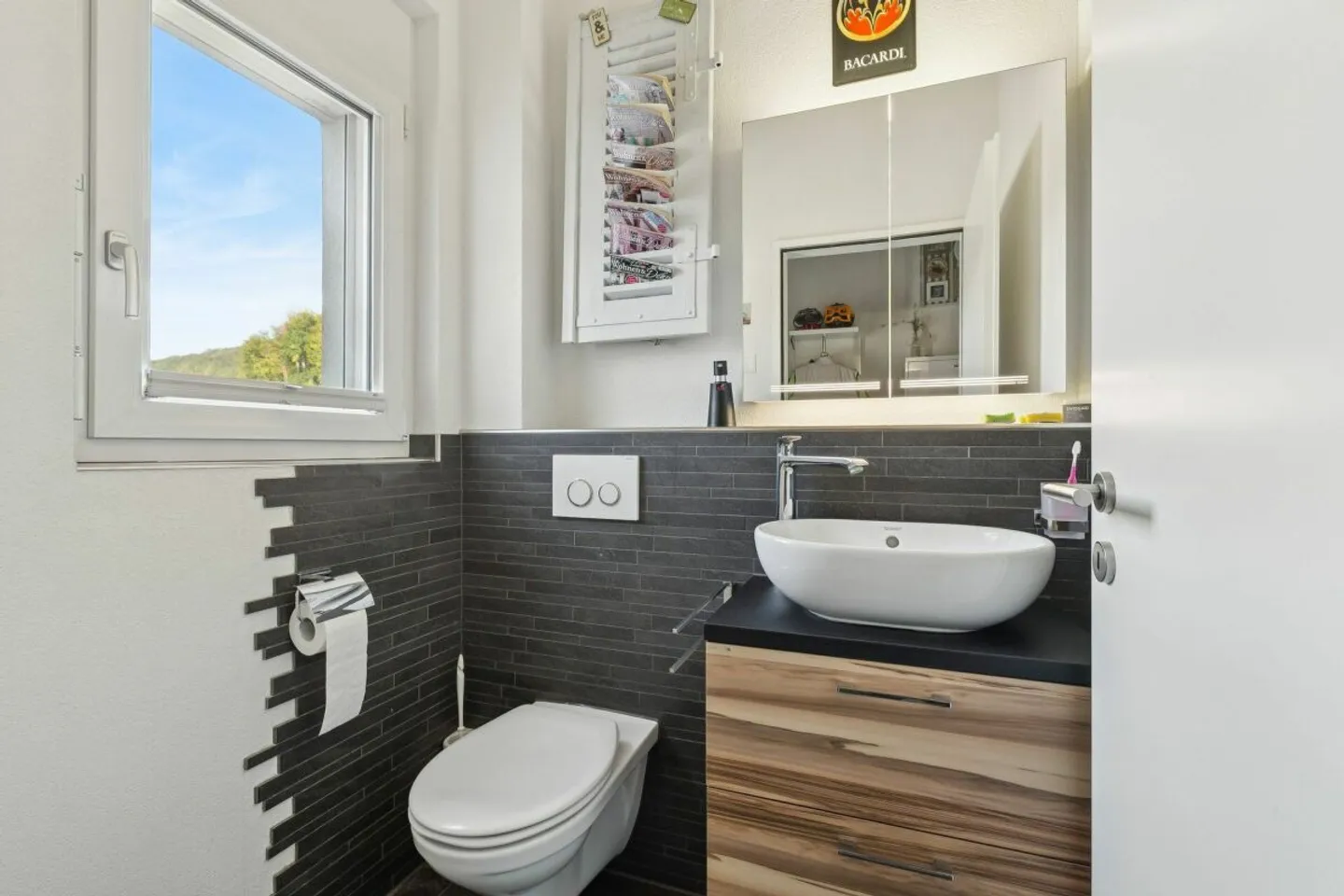 Geräumige Dachwohnung mit Ausblick - Foto 9 von 11