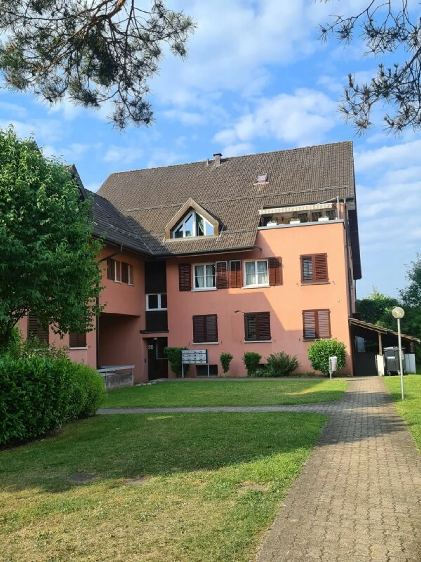 Spacieux appartement en duplex de 2 pièces à Volketswil - Photo 1 sur 9