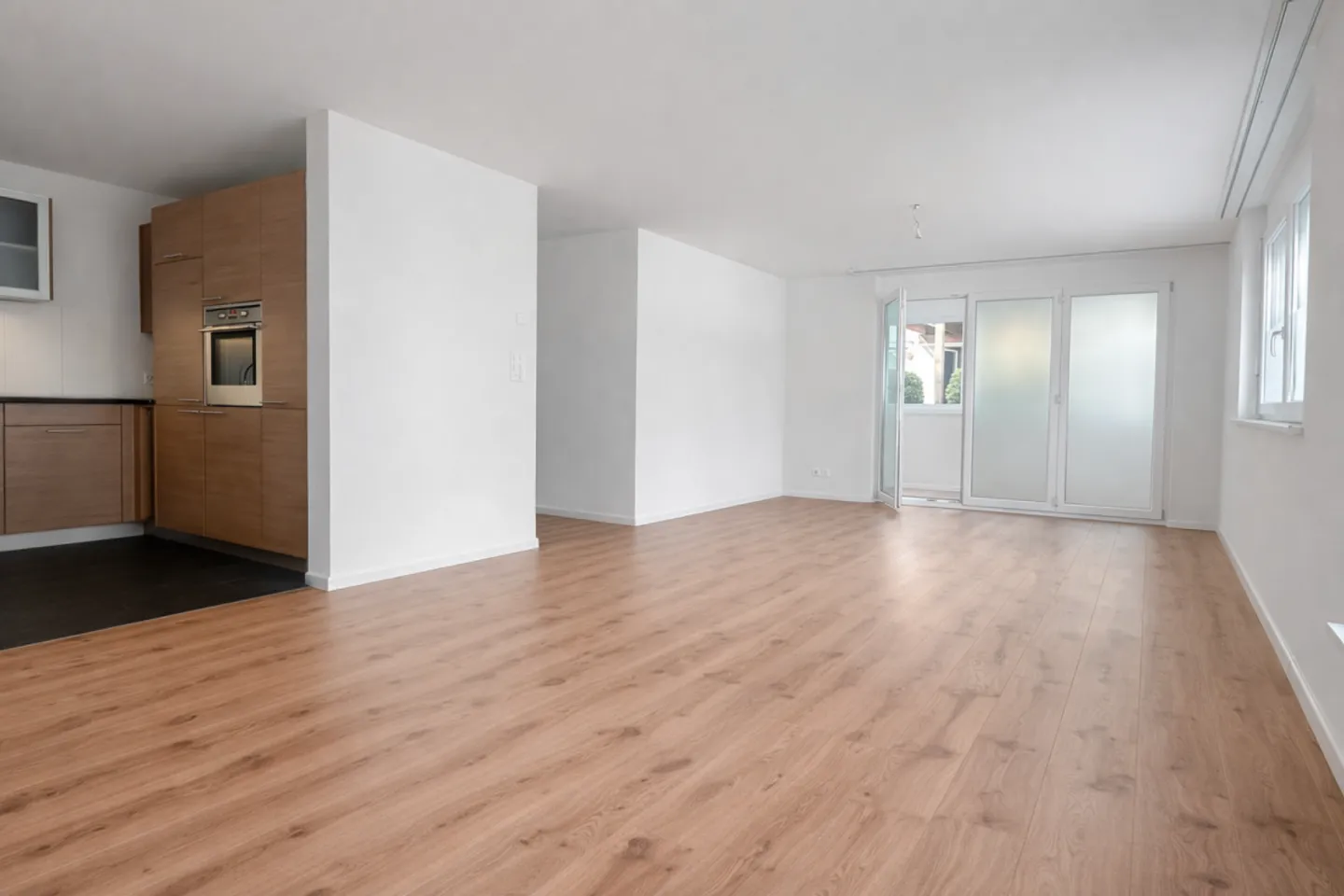 Beautiful, modern 3.5 room apartment ideal for commuters - Photo 1 of 9