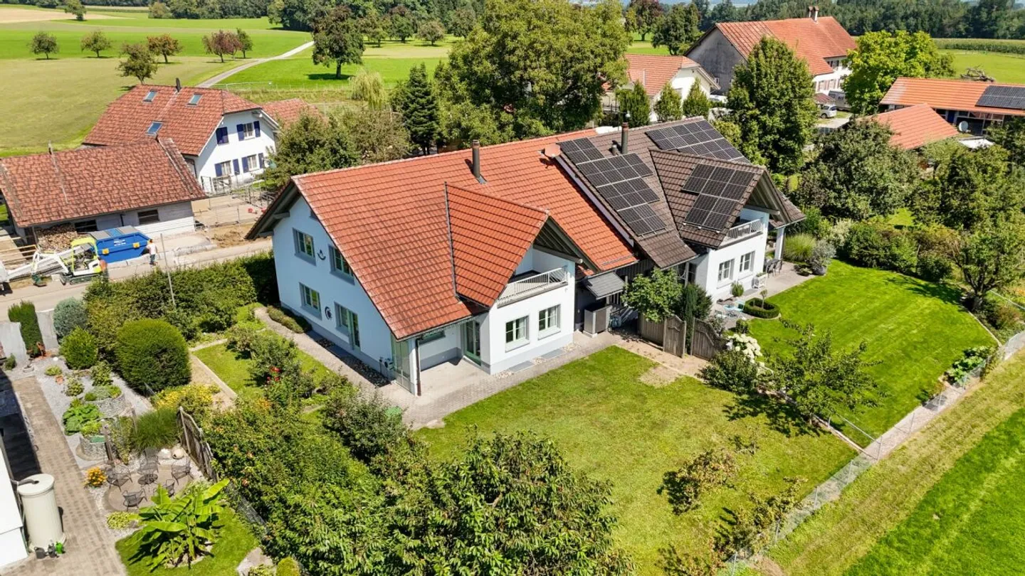 Peace, Nature and Plenty of Space - 6.5-Room Single-Family House on the Edge of the Agricultural Zone - Photo 6 of 13