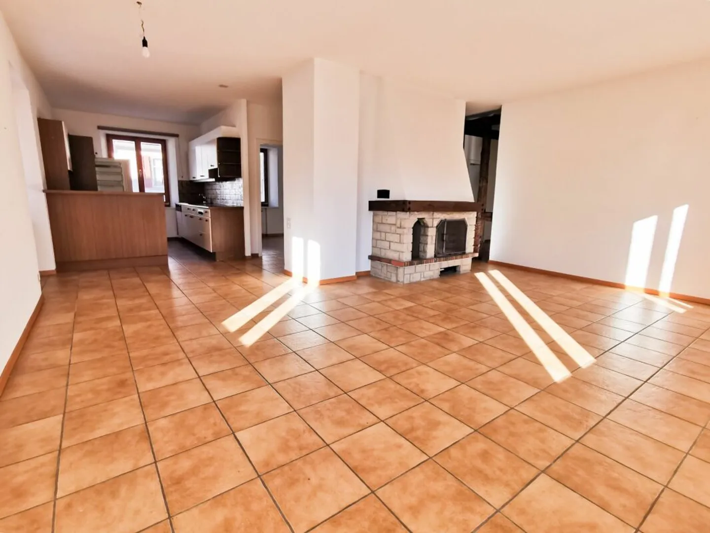 Ampio appartamento di 4,5 locali con camino - Foto 2 di 13