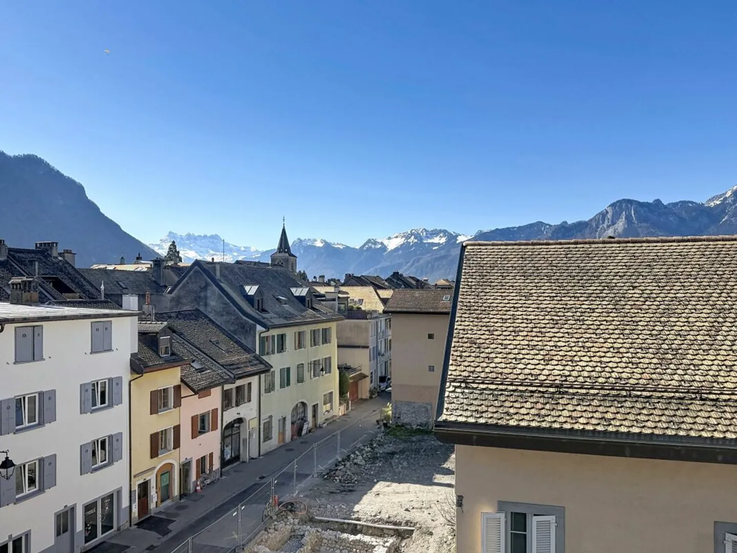 Bellissimo e spazioso appartamento di 3,5 locali con magnifica vista sulle Dents-du-Midi e un angolo del lago - Foto 2 di 10