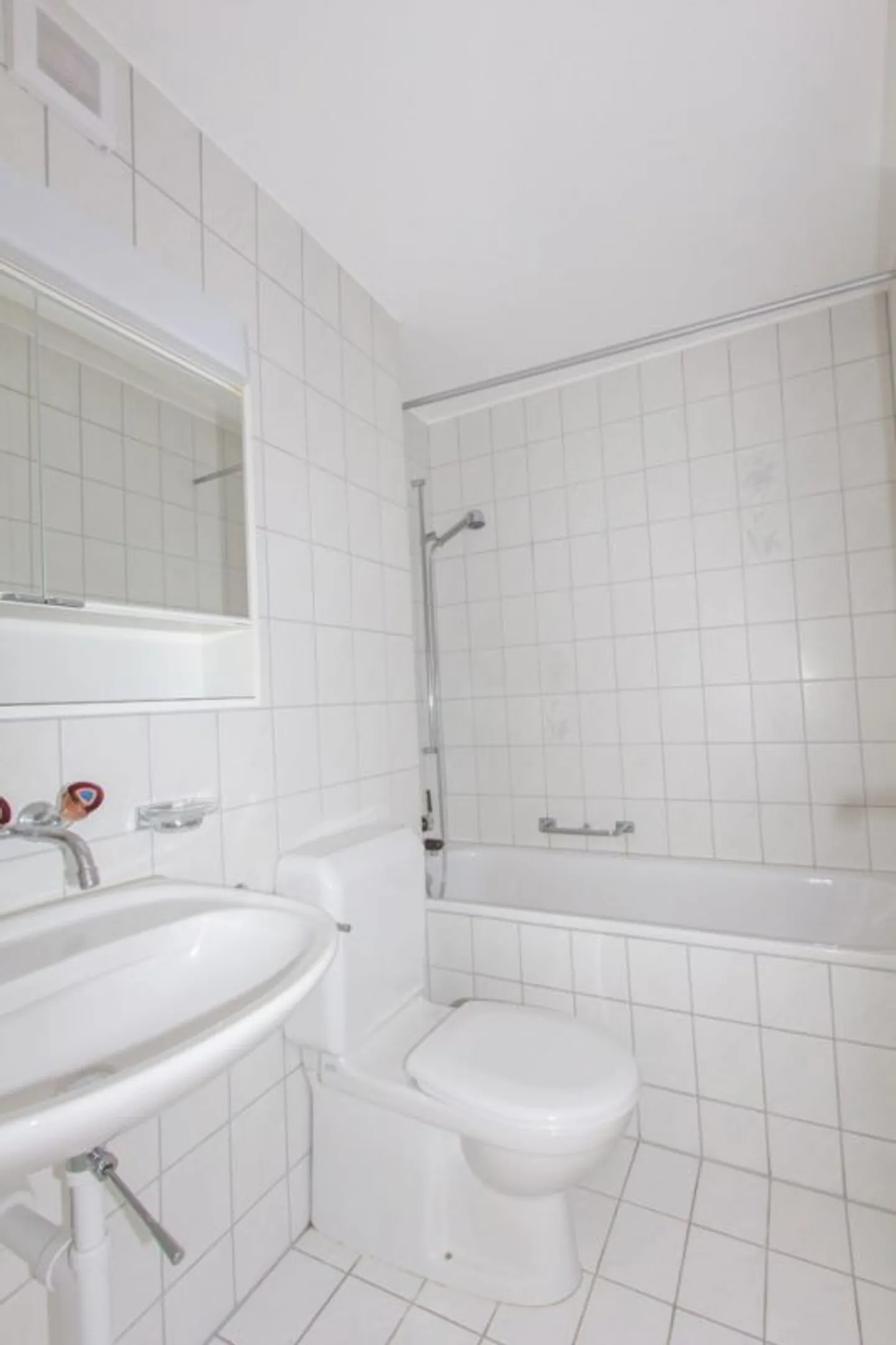 Spacious Family Apartment - Photo 4 of 8