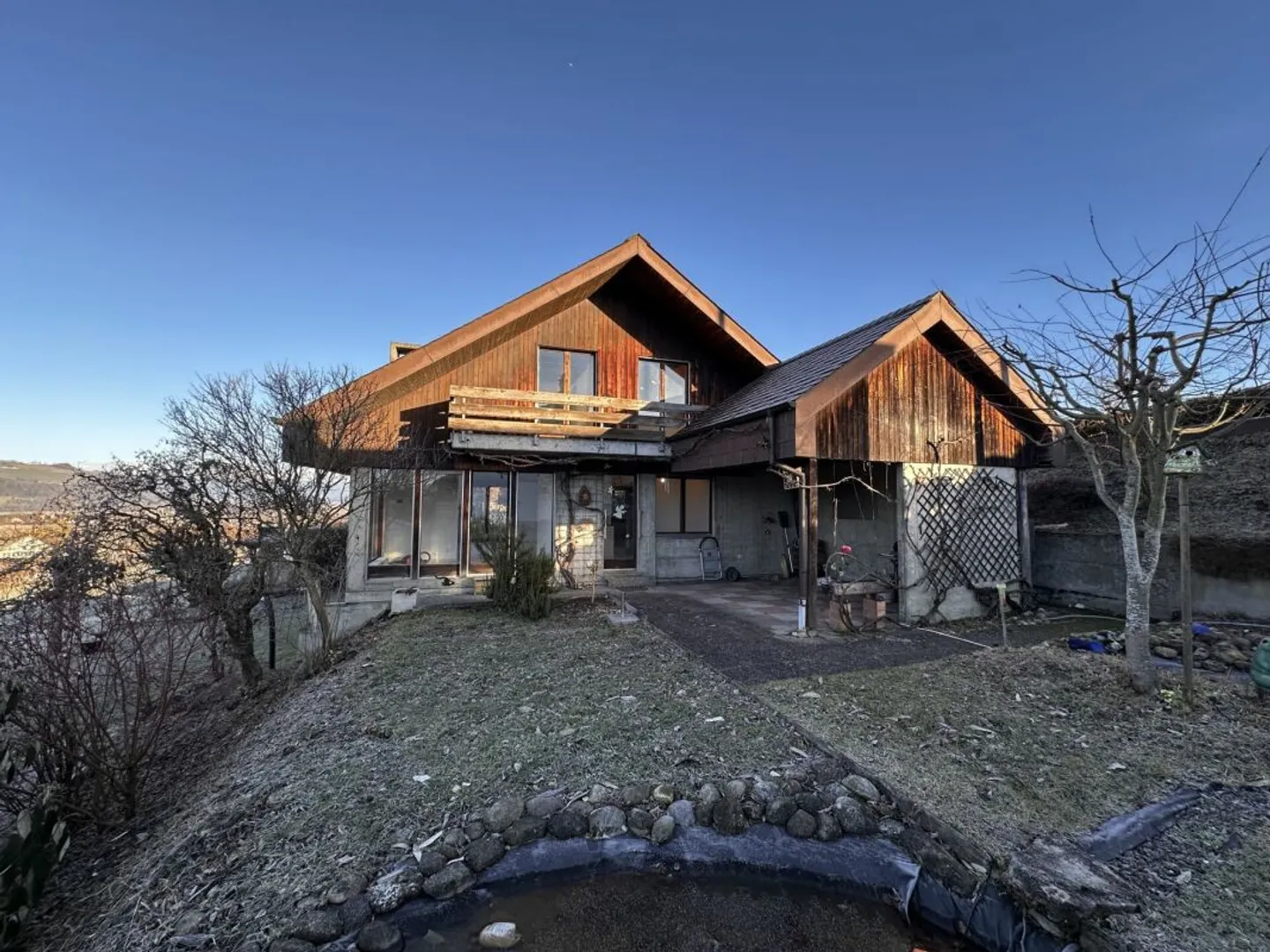 Single-family house in a beautiful residential area with great views - Photo 1 of 13