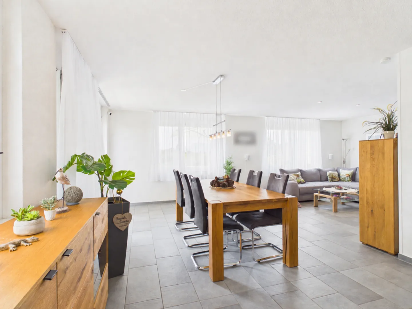 Modernes Einfamilienhaus mit Garten und schöner Weitsicht in Wolfwil - Foto 5 di 13