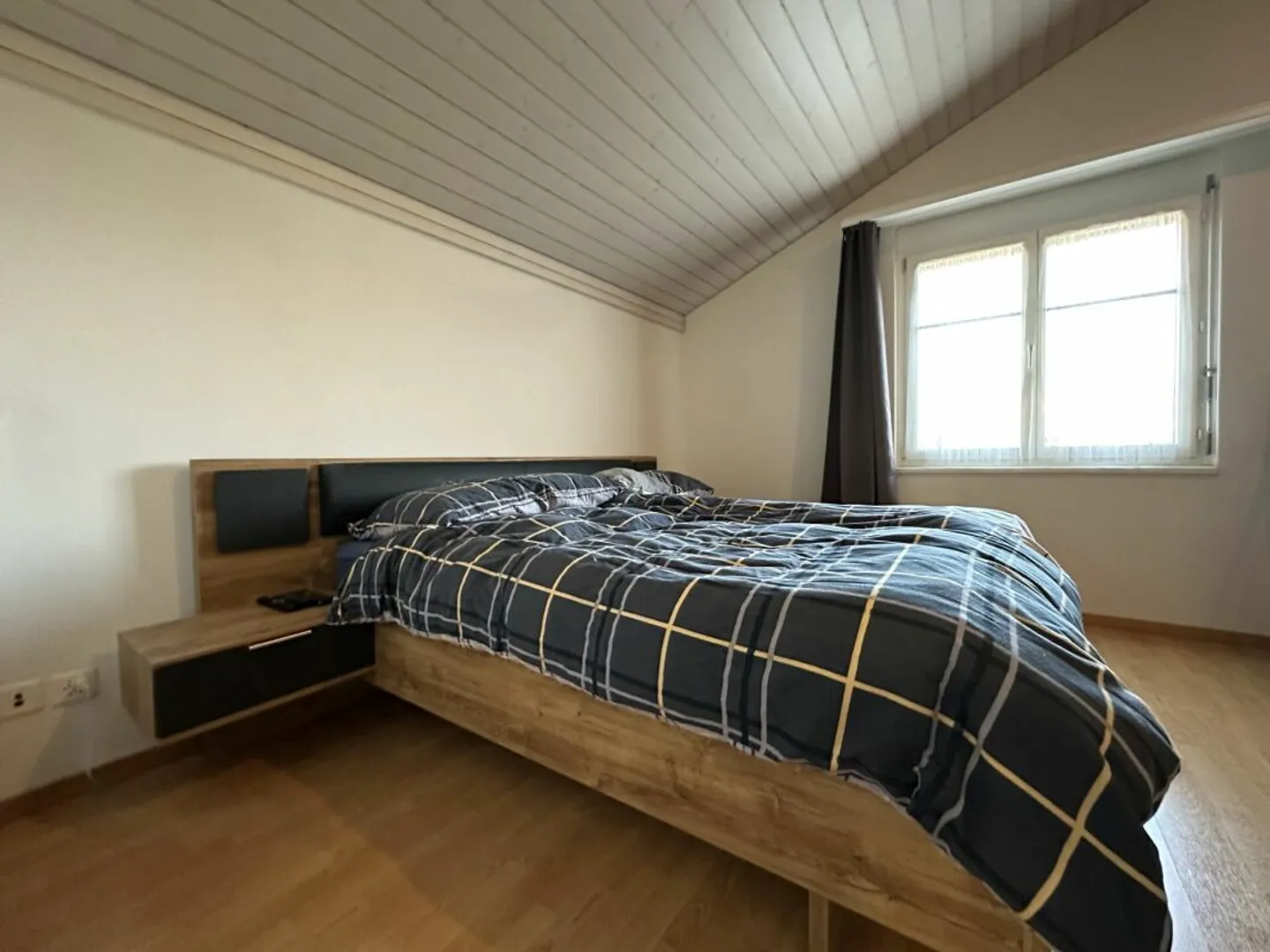 Beautiful and sunny 2.5 room attic apartment - Photo 6 of 7