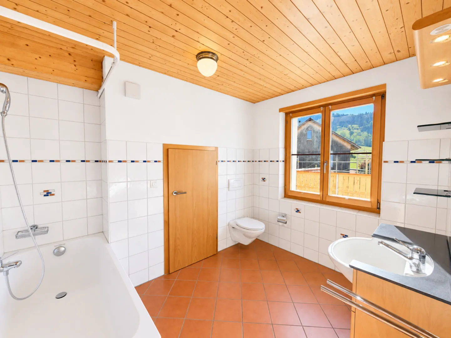 Spacious Maisonette with Terrace - Photo 9 of 10