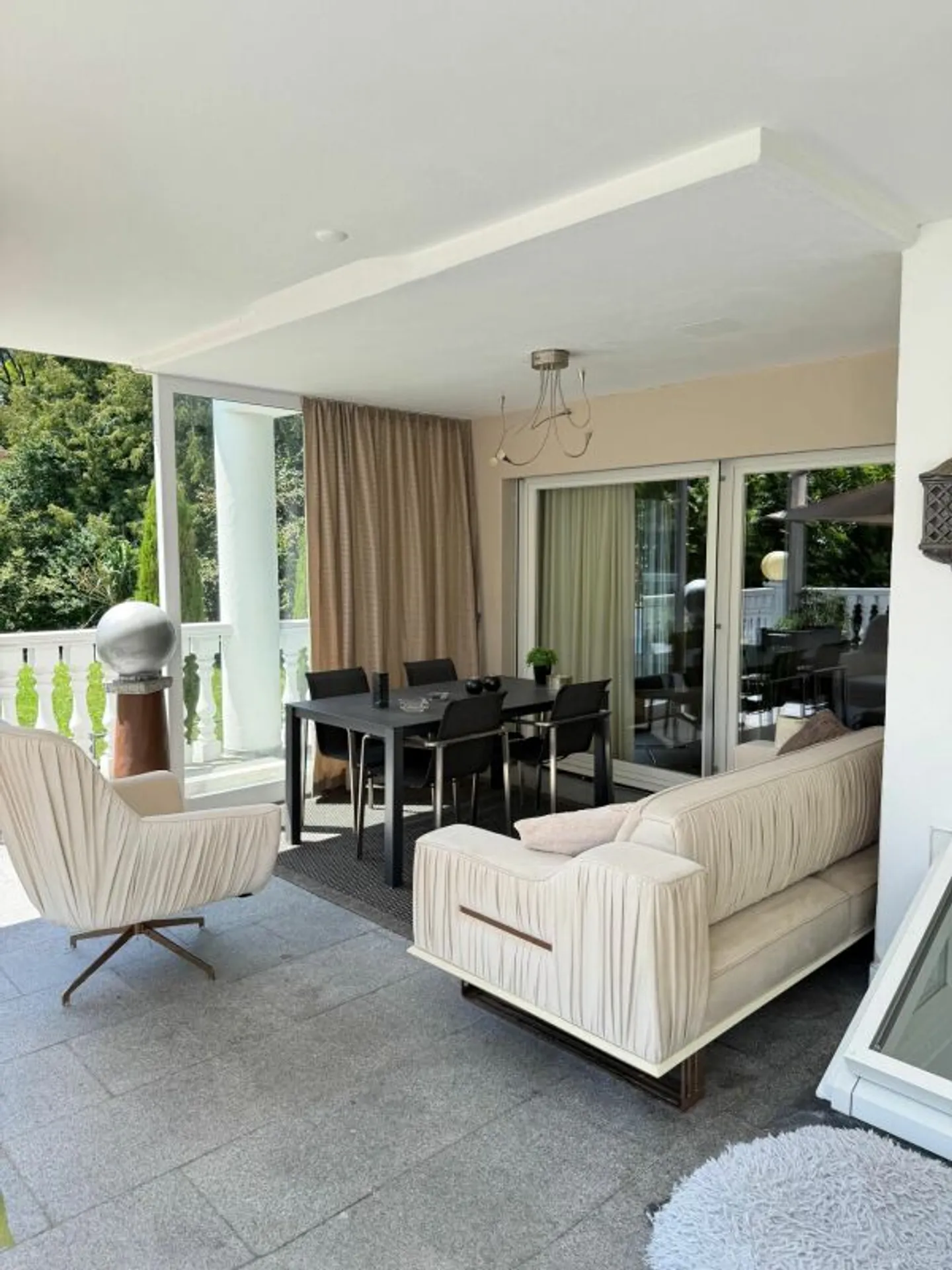 High-quality 2.5-room apartment with terrace and magnificent castle view - Photo 13 of 13