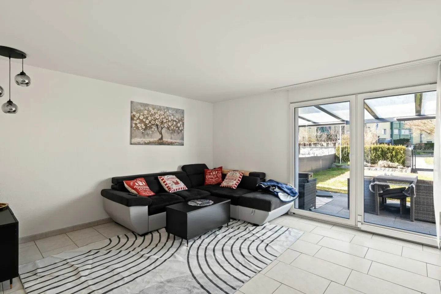 Semi-Detached House in an Ideal Location with Afternoon/Evening Sun - Photo 9 of 13