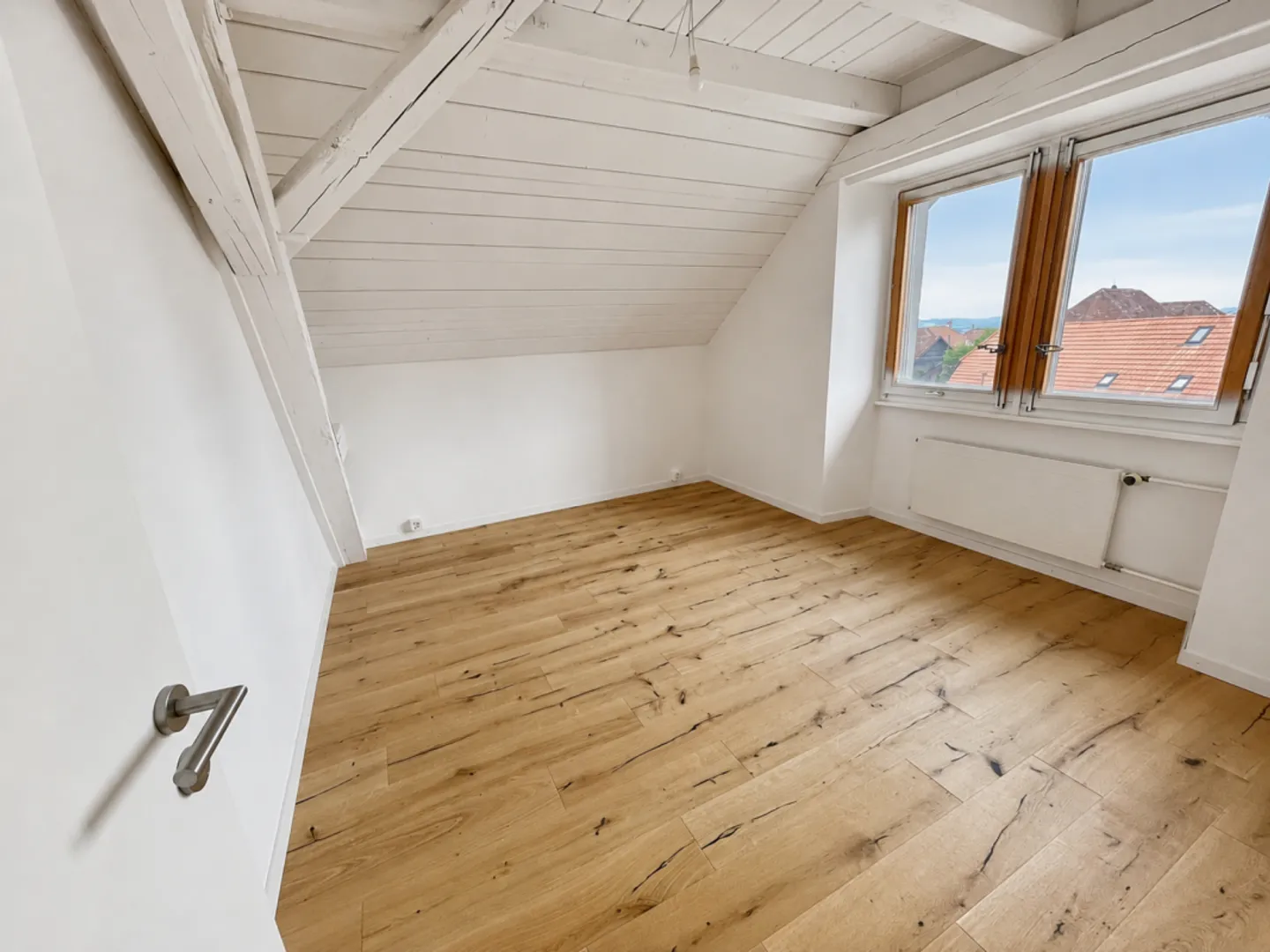 Appartement de 5 pièces avec terrasse et jardin - Photo 3 sur 9