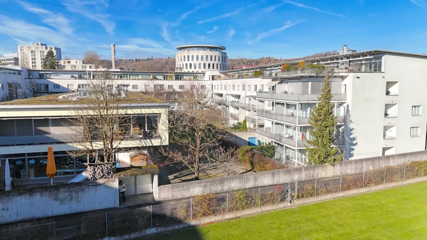 CENTRAL IN DÄTTWIL - SPACIOUS 2.5-ROOM APARTMENT - Photo 7 of 11