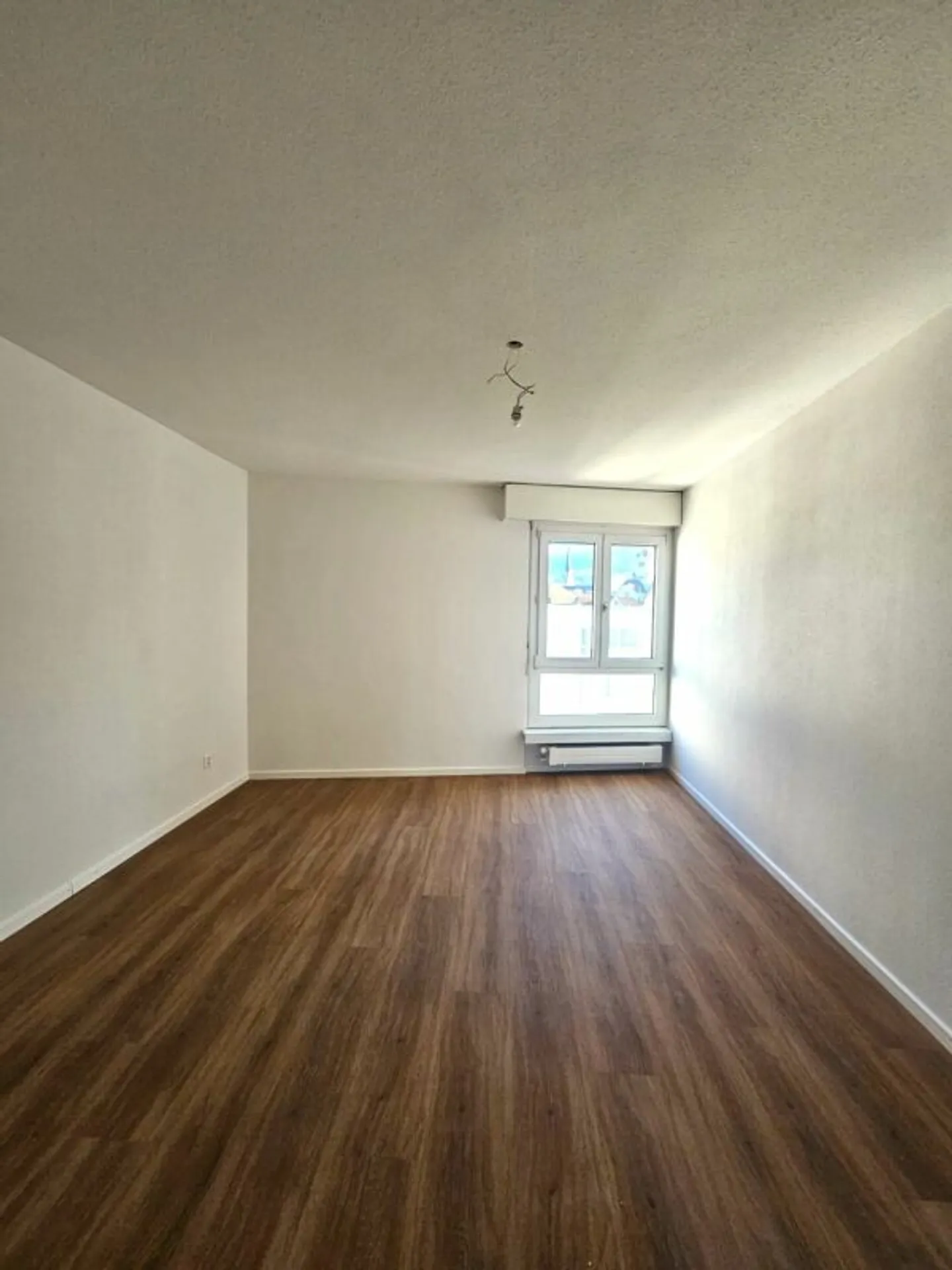 Bright 3-room apartment for rent in the center - Photo 4 of 6