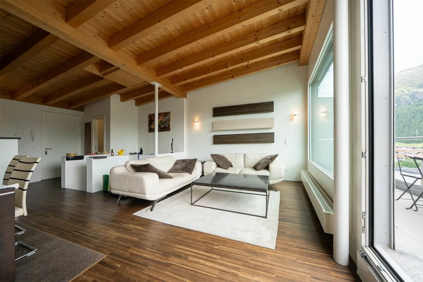 Magnificent top floor maisonette for seasonal rent - Photo 3 of 13