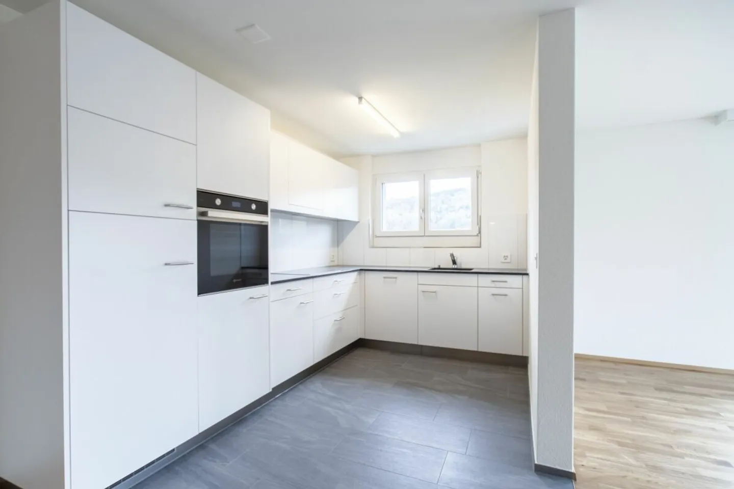 Attractive 4.5-room apartment in a sunny location with a separate office - Photo 8 of 12