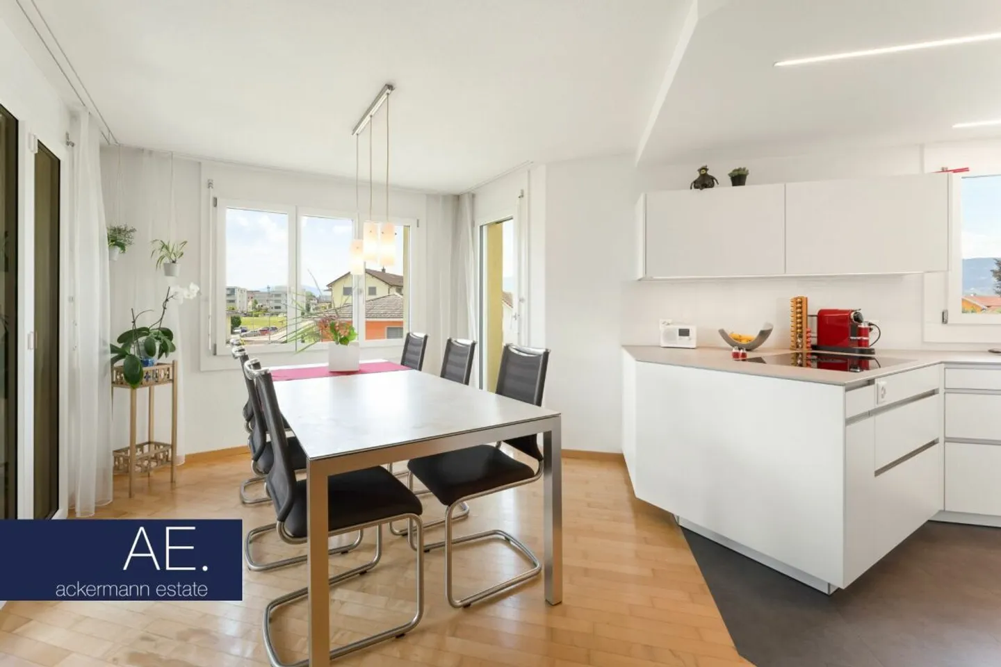 Spacious Duplex with Private Terrace - Photo 3 of 12