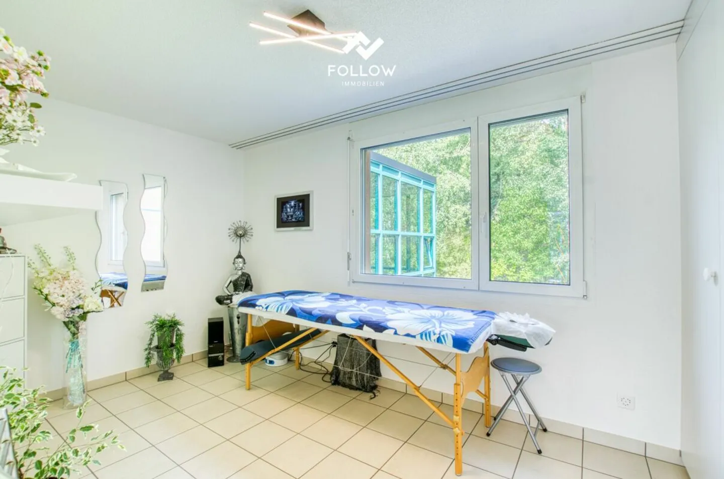 Vue panoramique sur le lac de Bienne: Appartement de rêve penthouse modernisé à Twann - Photo 13 sur 13