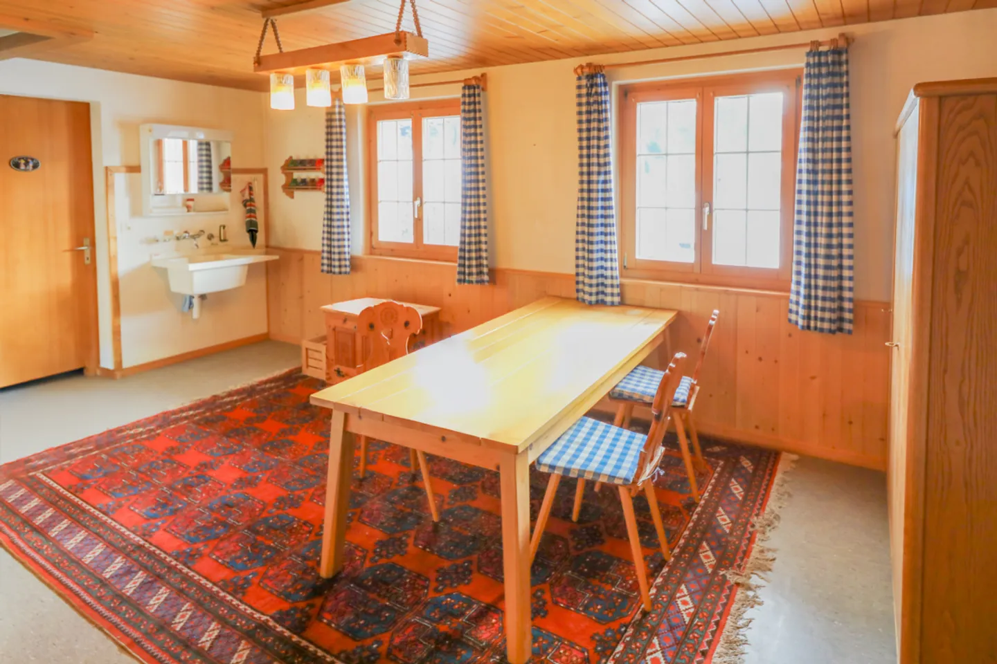 Chalet confortable et rustique avec garages et abri de jardin - Photo 3 sur 9