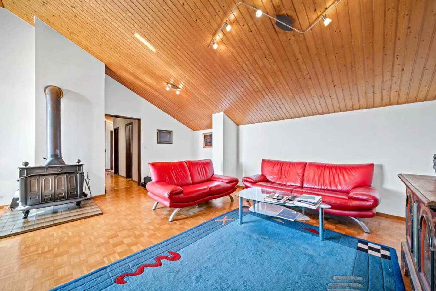 3.5 rooms with panoramic view of lake & mountains - Photo 7 of 13