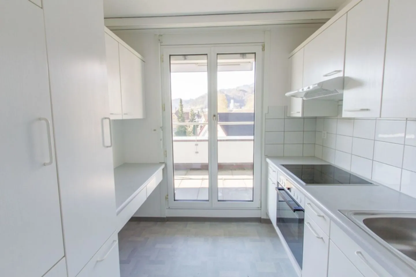 Spacious Family Apartment - Photo 3 of 8