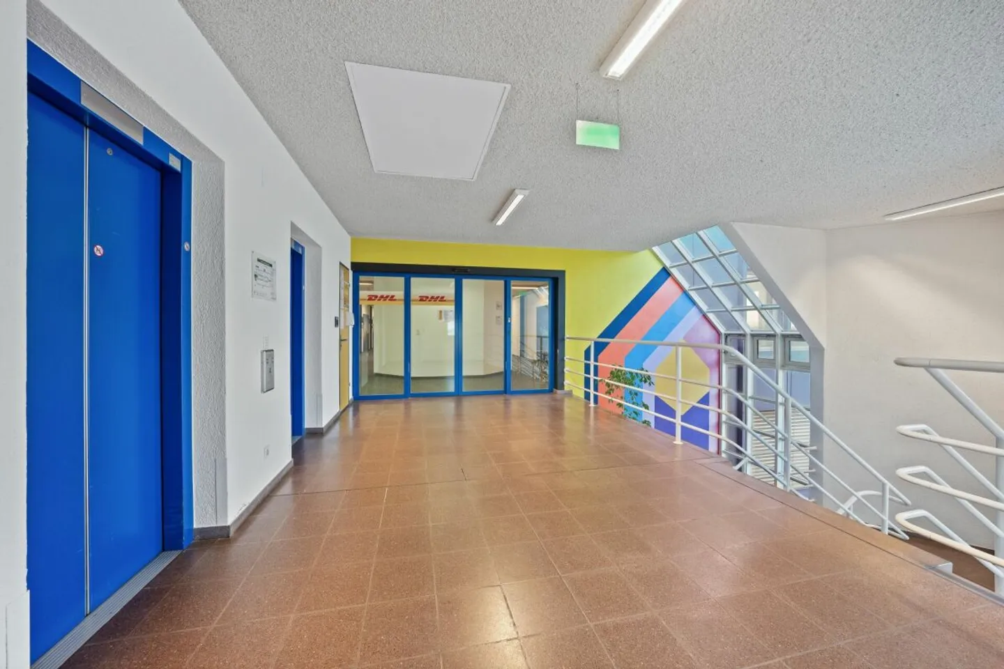 Helle Büroräume mit Aussicht - Foto 10 von 11