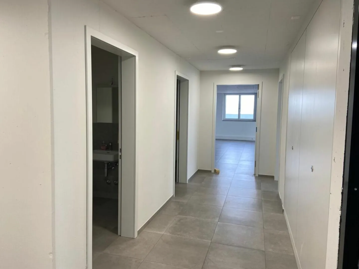 Attractive office space with archive - modern and flooded with light - Photo 4 of 9