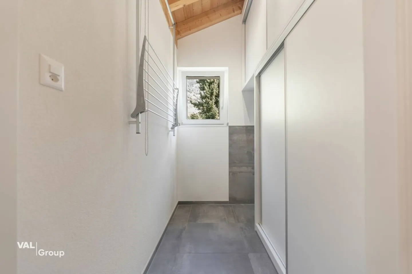Superbe attique 3.5 pièces à Fully - charme, lumière et qualité de vie - Foto 11 von 13