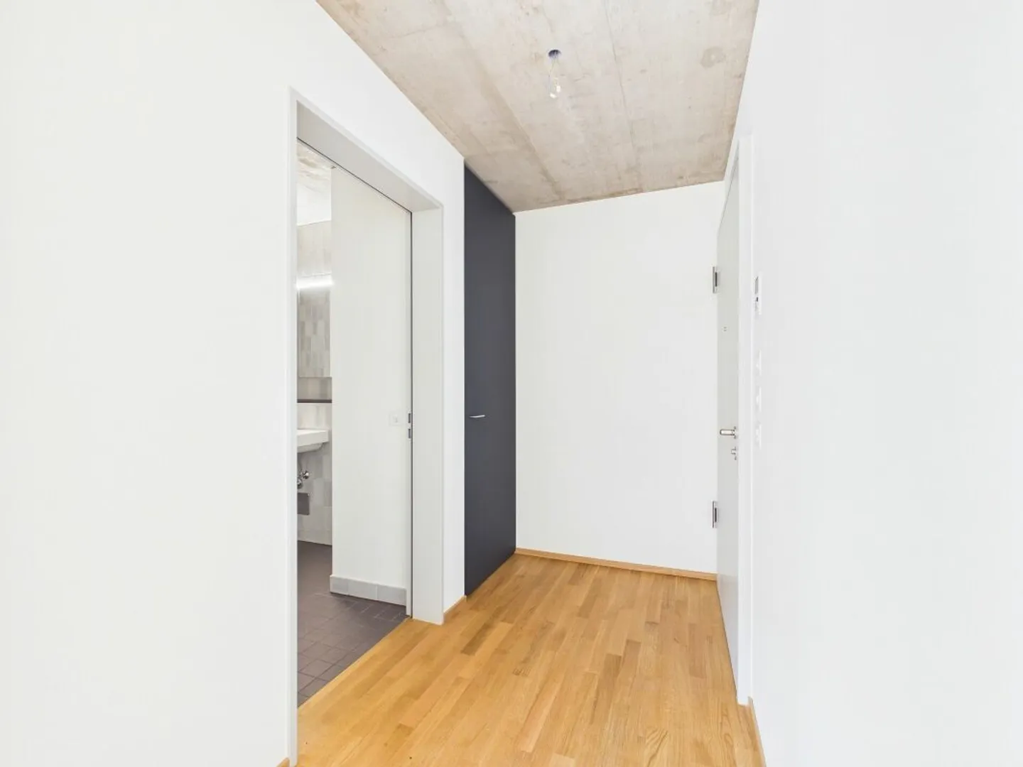 Modernes Apartment mit Balkon - Foto 3 von 13