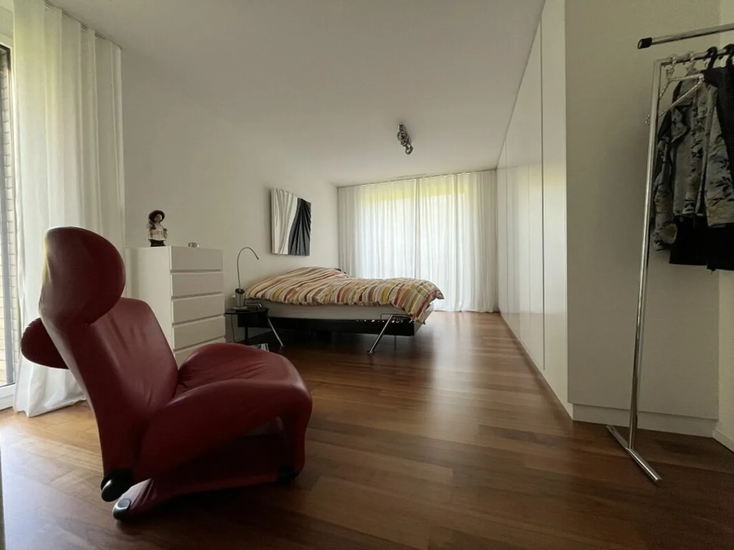 Exclusive ground floor apartment with huge balcony and great view - Photo 9 of 12