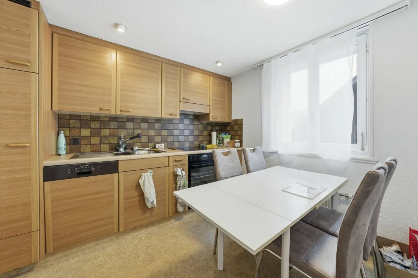 Commercial & Residential combined - ideal capital investment or owner-occupation - Photo 8 of 13