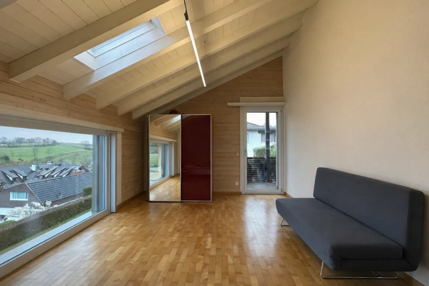 Single-family house with lake view - Photo 6 of 9