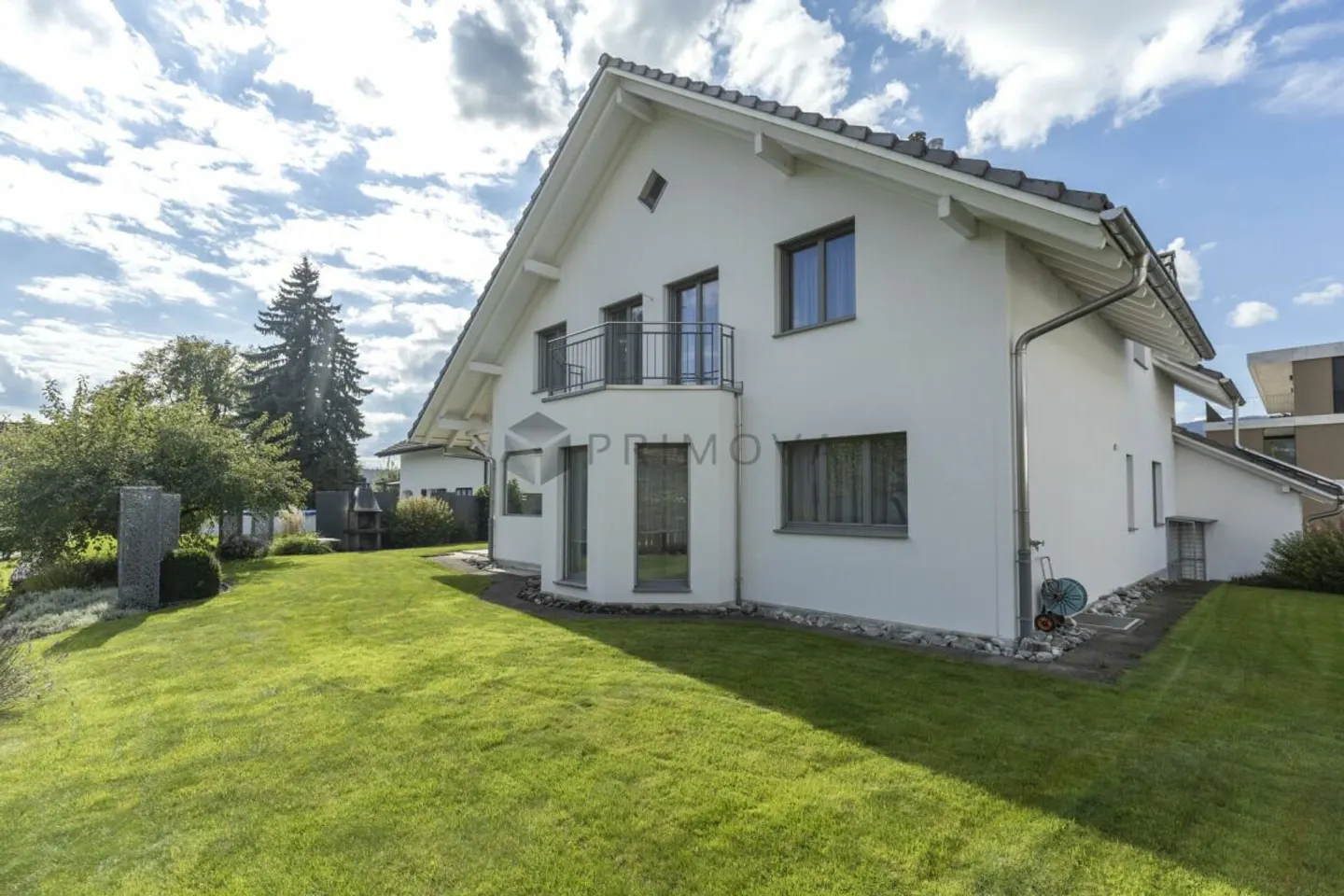 Maison individuelle spacieuse de 7,5 pièces avec sauna, jardin et six places de parking - Photo 10 sur 12