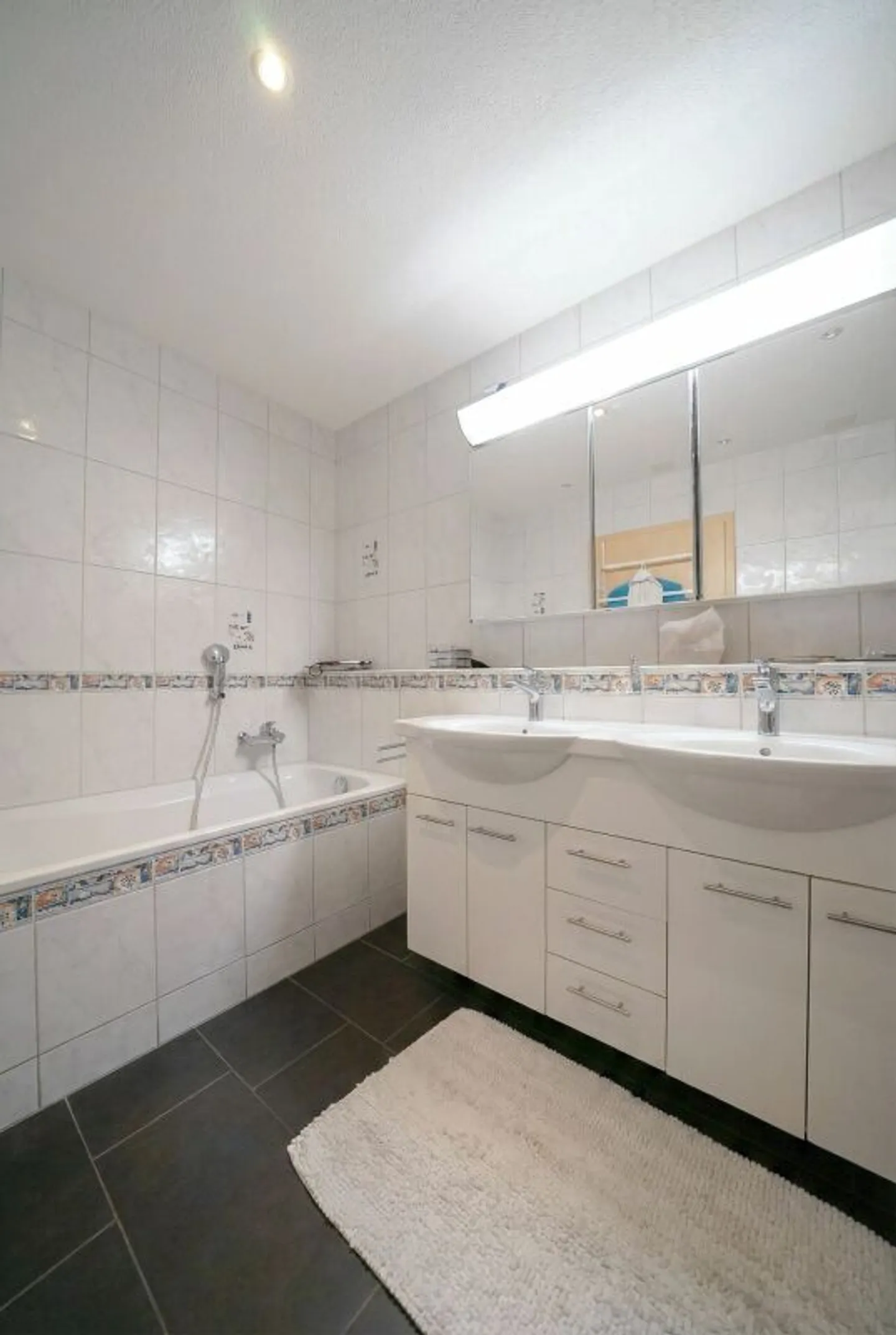 Charmantes Doppelhaus mit Garten - Foto 9 von 13