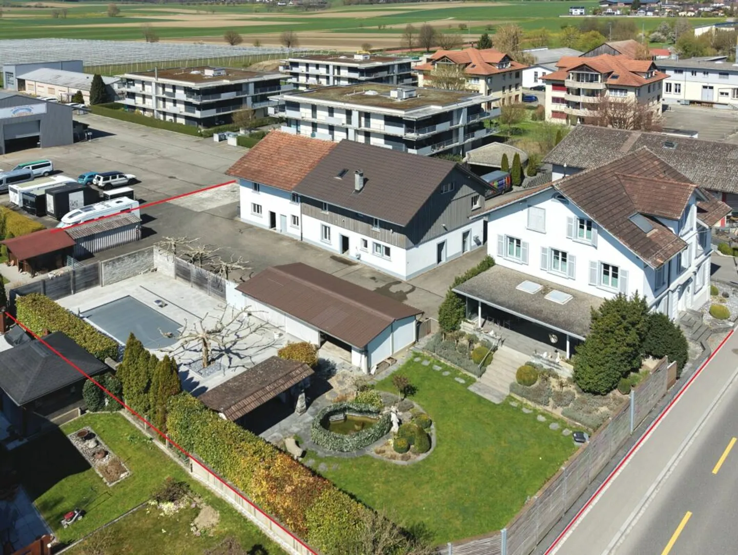 Proprietà versatile con giardino - Foto 1 di 12